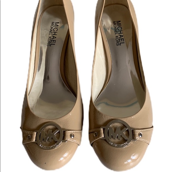 Michael Kors Kitten Heels Size 7.5 Nude Leather - Picture 1 of 7